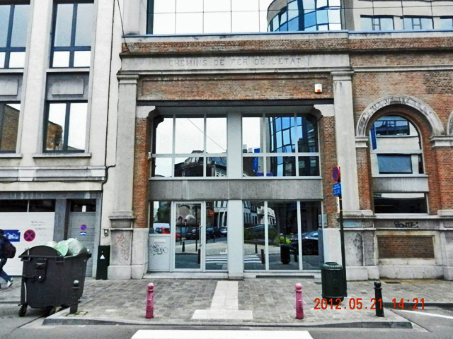 Entrée gauche (Rue des Chartreux n°70)