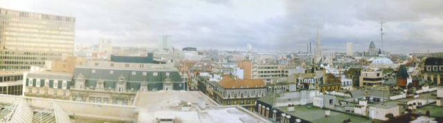 Depuis le parking Ecuyer (arrière de la place de la Monnaie). Vers 1980 par © Dada